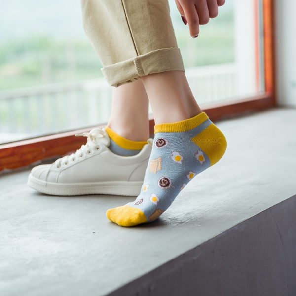 Colored ankle socks with patterns