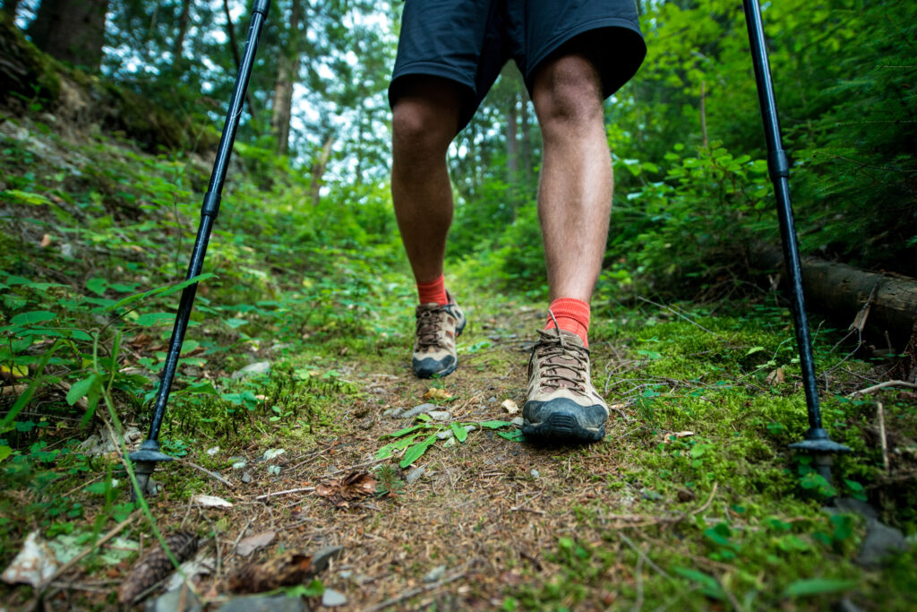 Is wearing two pairs of socks good for hiking?